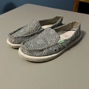 Size 6 gray Sanuks. In good condition, but have been worn.